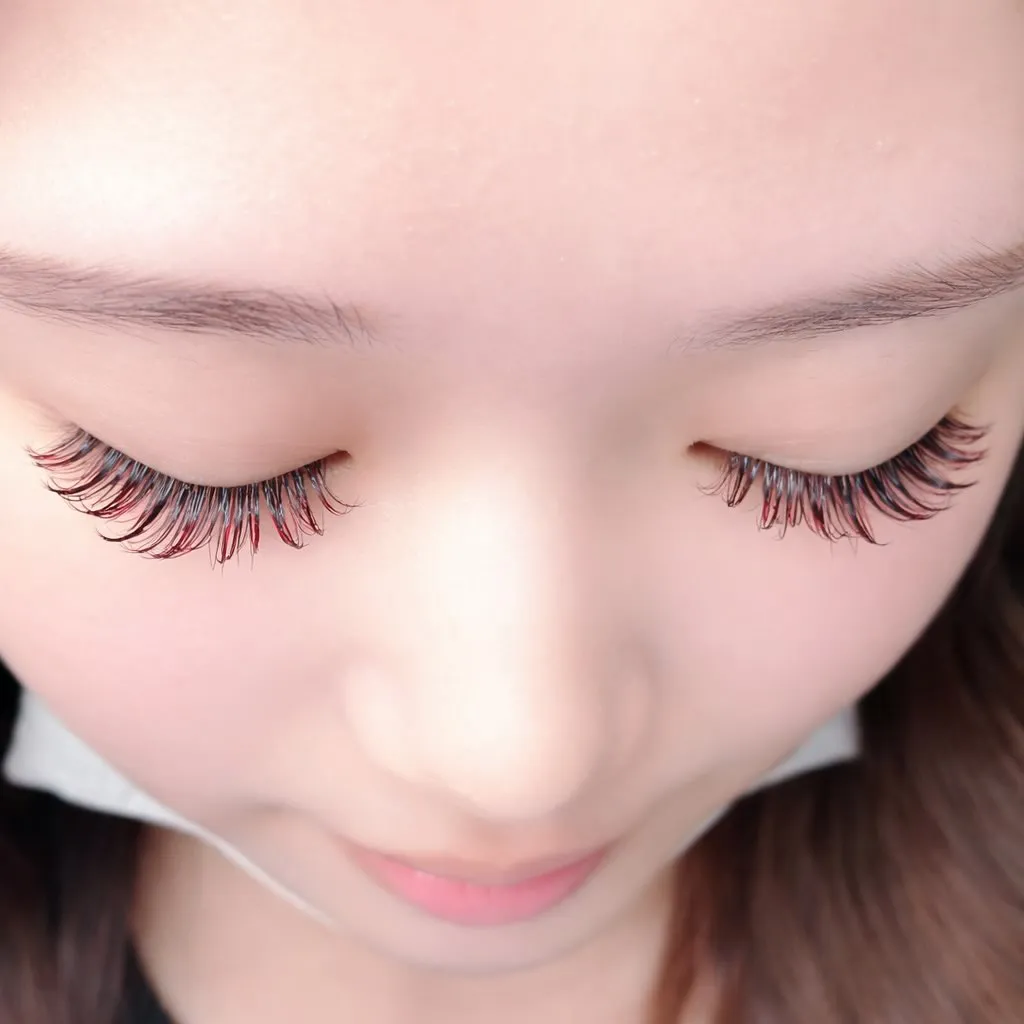 ダブルラッシュとコーティング剤で束感仕上がりに。